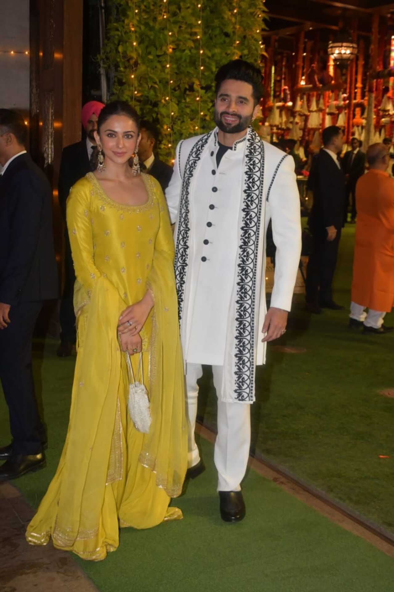 Rakul Preet Singh and Jackky Bhagnani posed for pictures together
